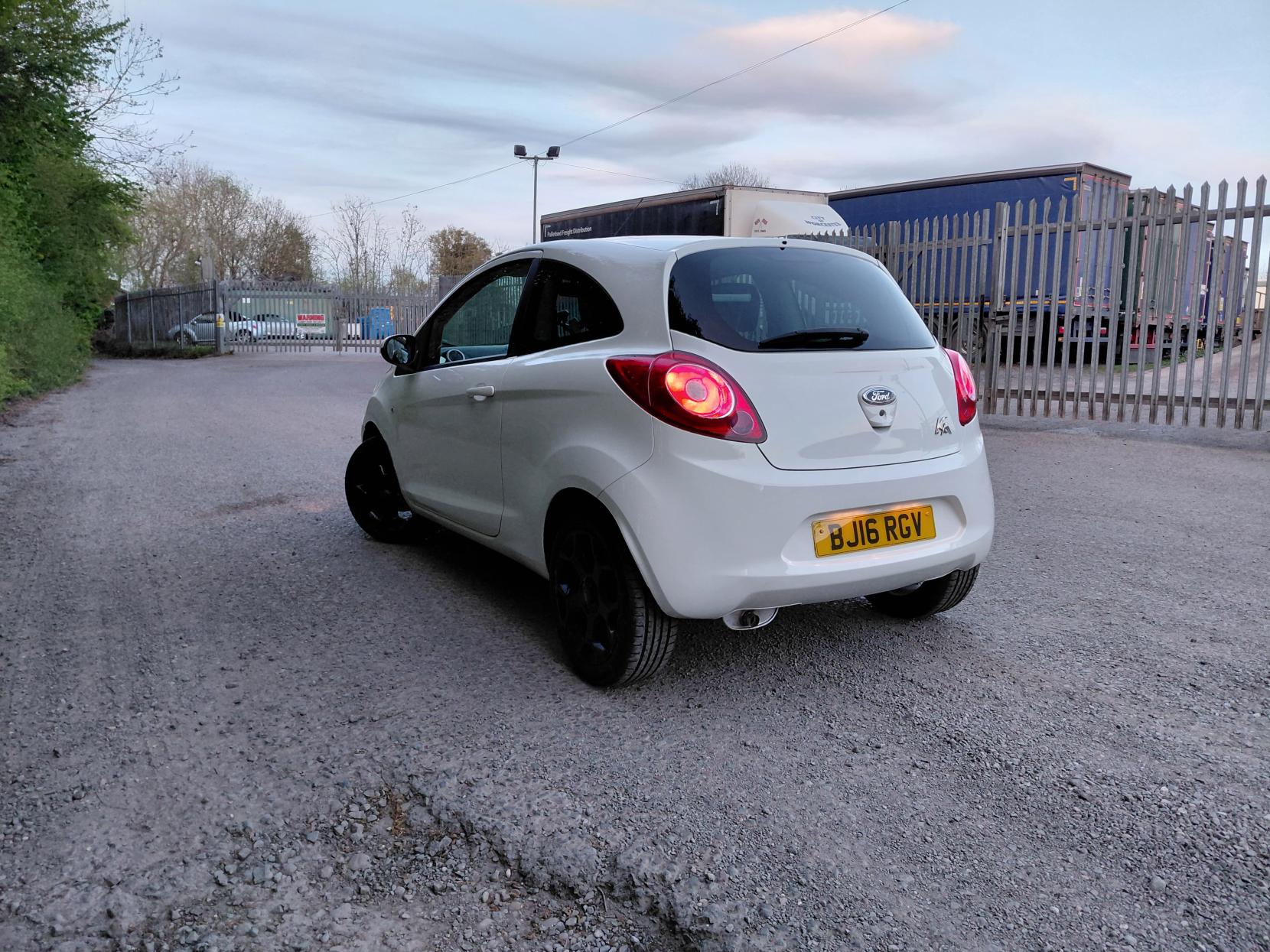 Ford Ka 1.2 Zetec White Edition Hatchback 3dr Petrol Manual Euro 6 (s/s) (69 ps)