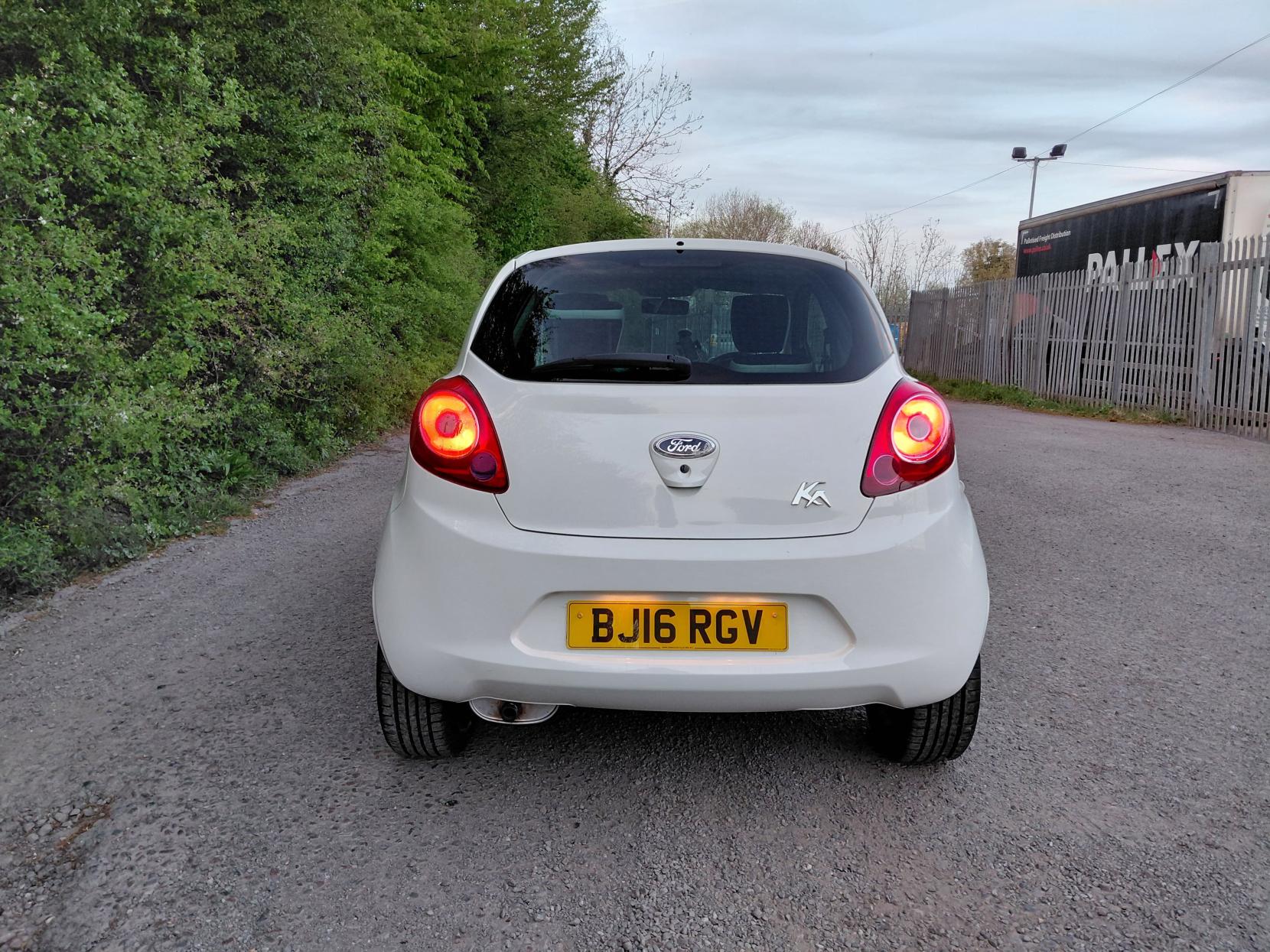 Ford Ka 1.2 Zetec White Edition Hatchback 3dr Petrol Manual Euro 6 (s/s) (69 ps)